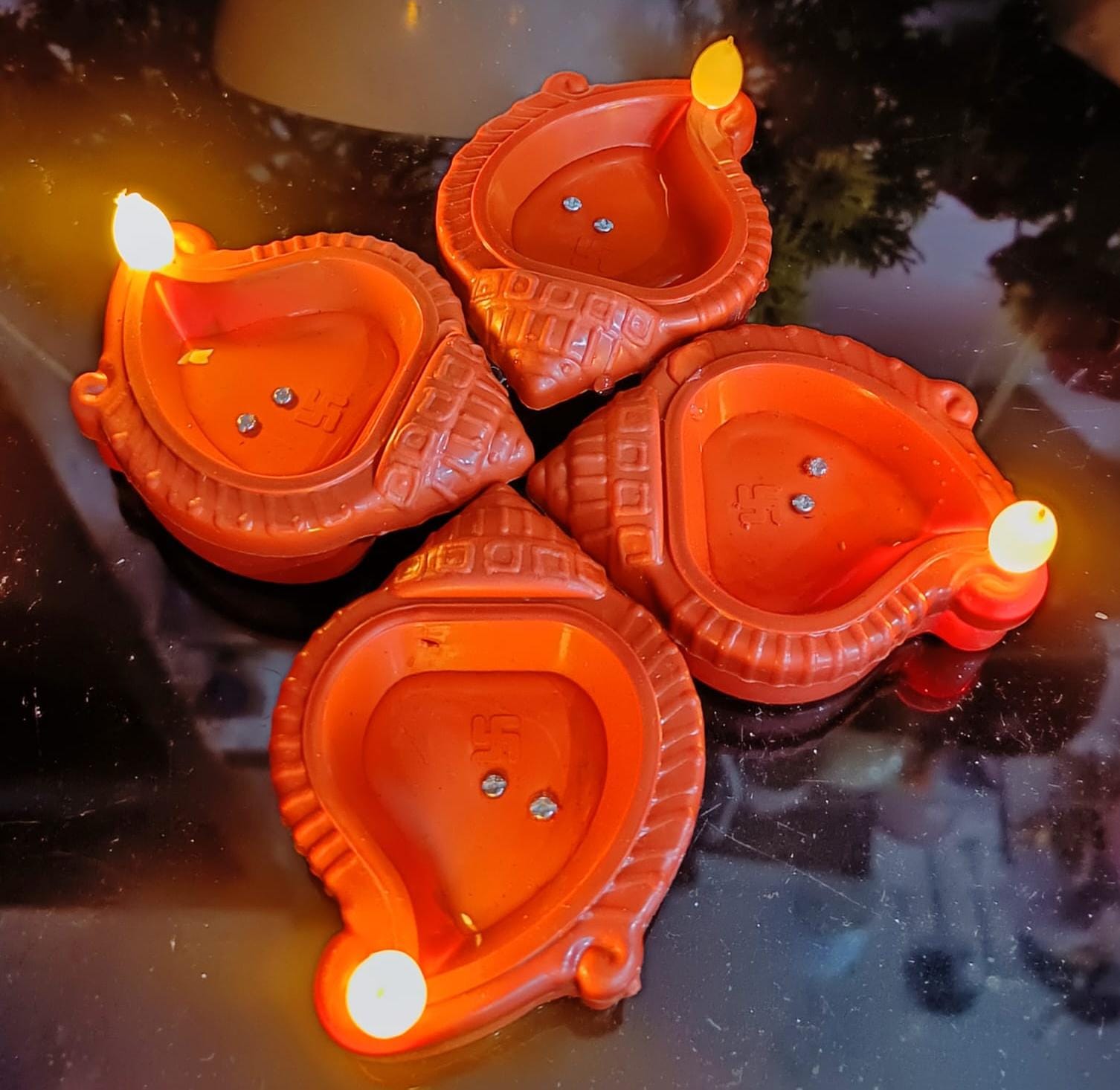 Shankh Design Water Sensor Diya – Set of 4 (Gift Box)